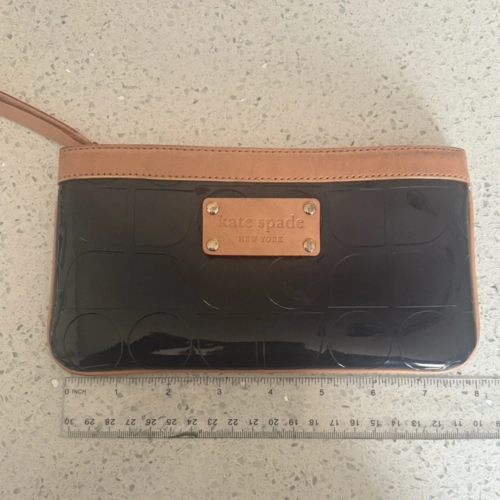 Kate Spade Noel Embossed Patent Wristlet – Navy Patent & Tan Leather Vintage KS